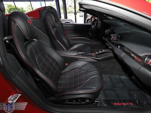 Used 2021 Ferrari 812 GTS RWD image 17