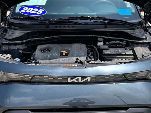 Used 2025 Kia Soul LX w/ LX Technology Package FWD image 30
