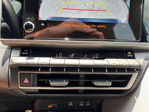 Used 2025 Toyota Camry SE FWD image 29