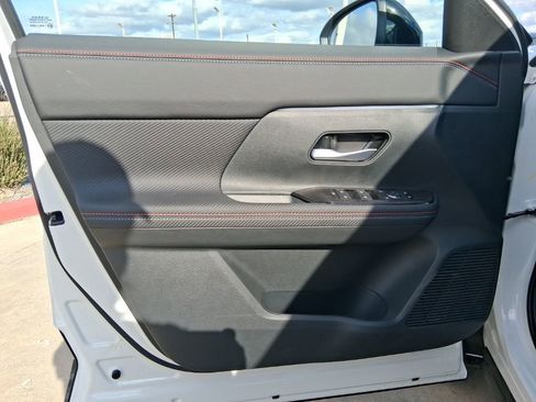 New 2026 Nissan Kicks SR image 22