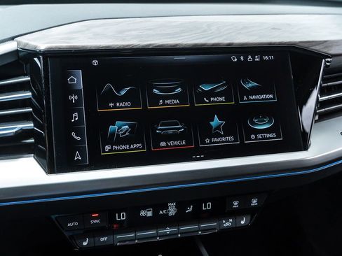 Used 2023 Audi Q4 e-tron Prestige image 16