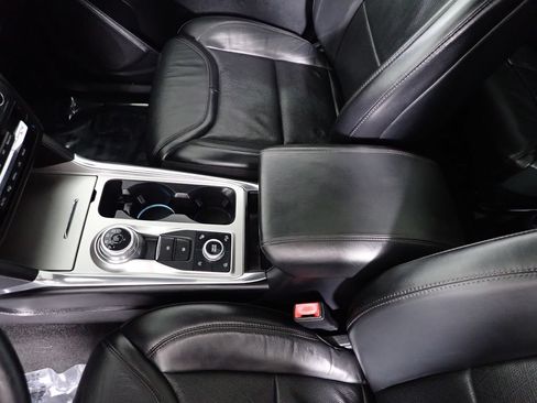 Used 2020 Ford Explorer Platinum w/ Premium Technology Package AWD/4WD image 35
