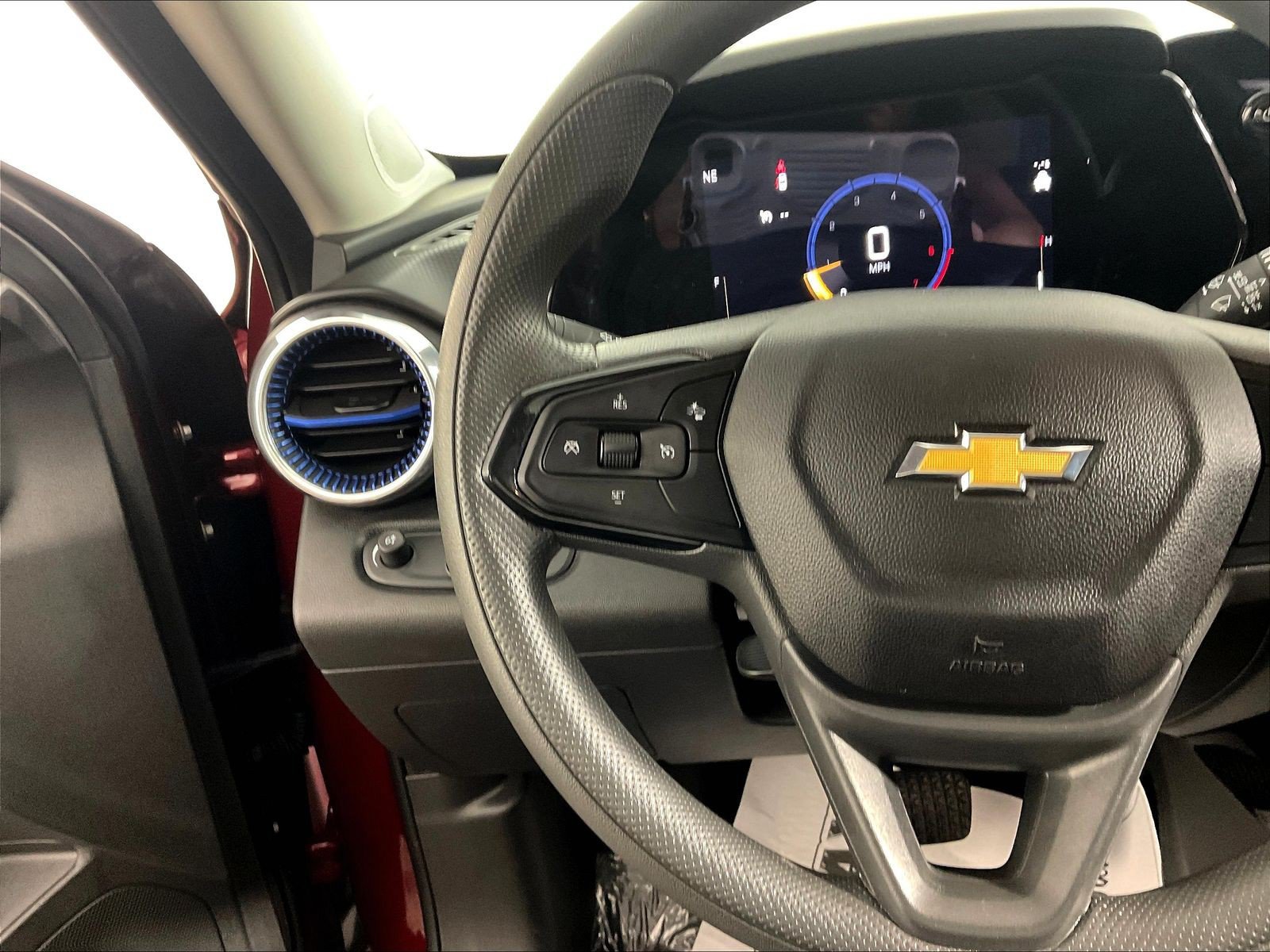 Used 2025 Chevrolet Trax LT FWD image 10