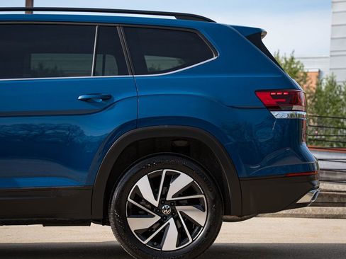 Certified 2026 Volkswagen Atlas SE image 4