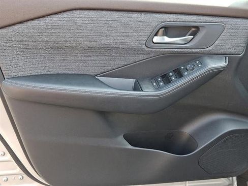 Certified 2021 Nissan Rogue SV image 13