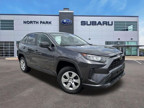 Used 2022 Toyota RAV4 LE FWD image 1
