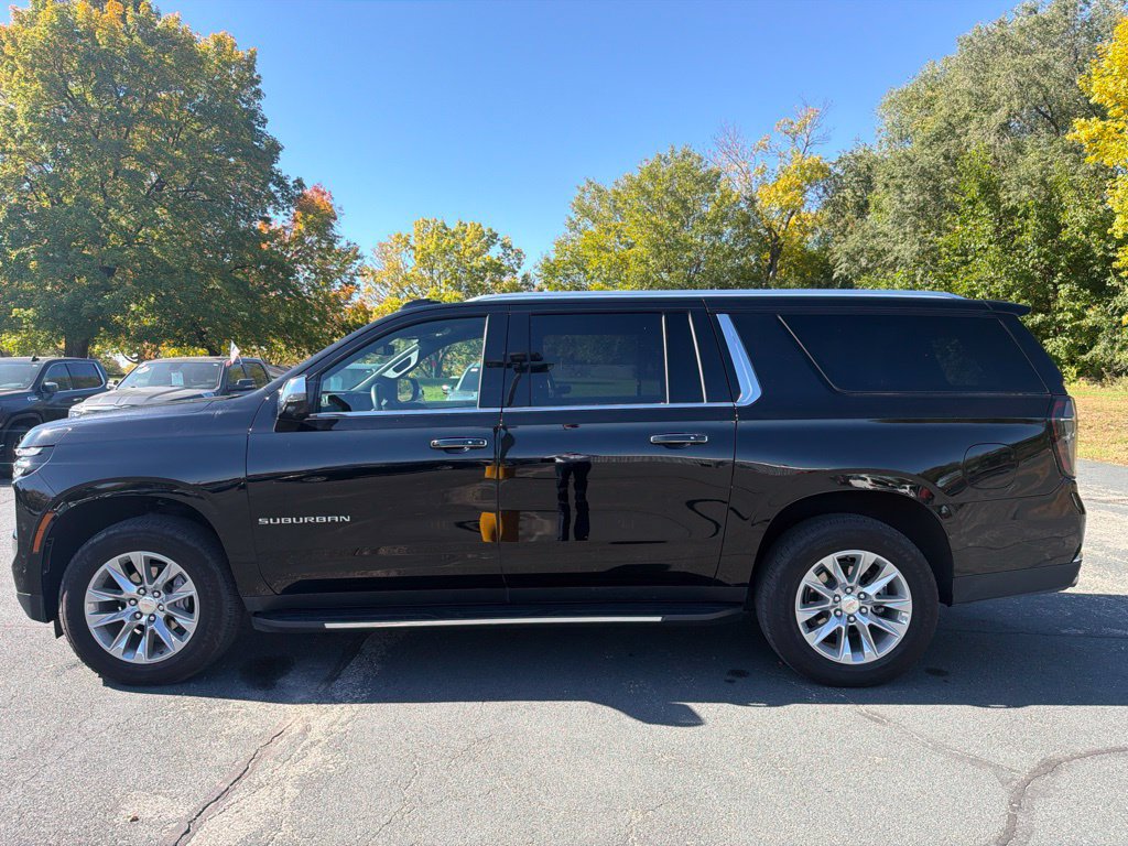 Used 2026 Chevrolet Suburban Premier AWD/4WD image 4