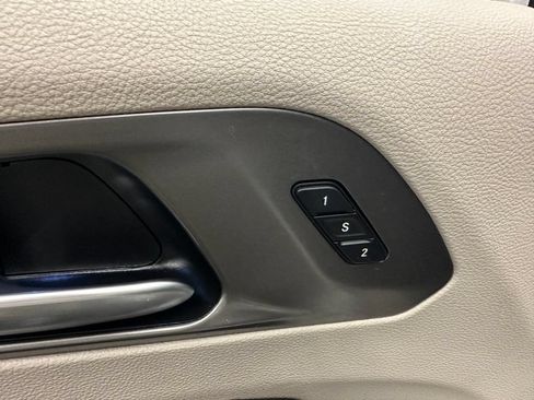 Certified 2024 Chrysler Pacifica Limited FWD image 22
