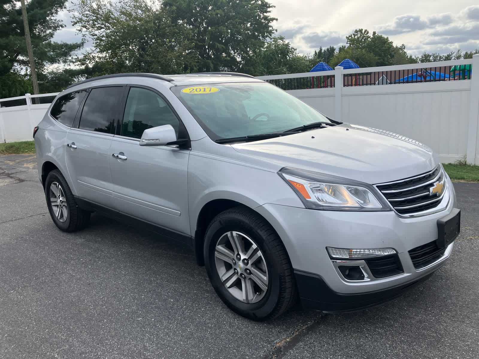 Used 2017 Chevrolet Traverse LT AWD/4WD image 2