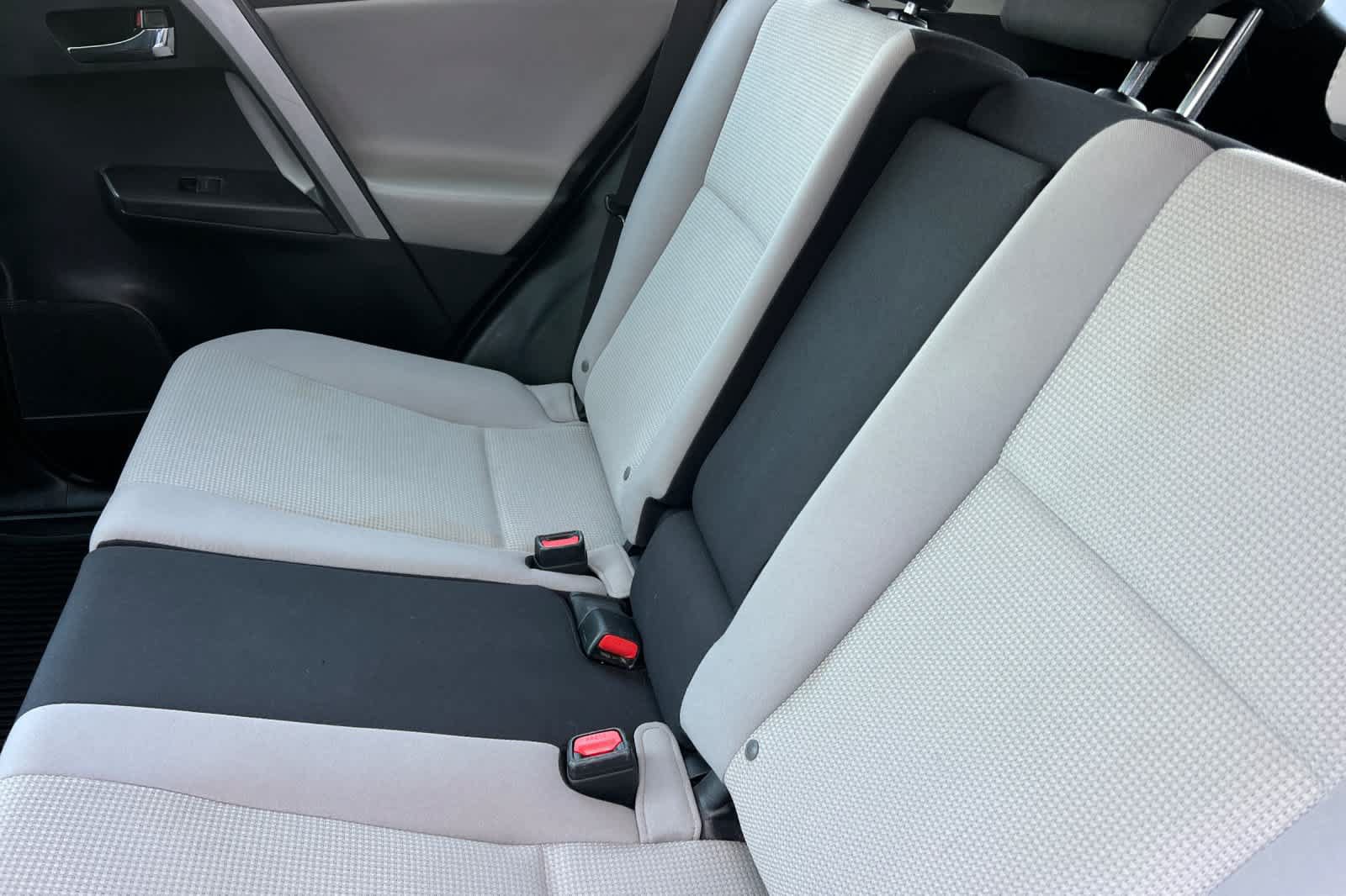 Used 2018 Toyota RAV4 XLE FWD image 5