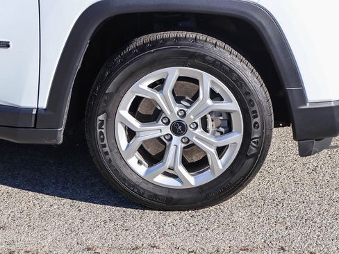 Used 2025 Jeep Compass Sport image 12