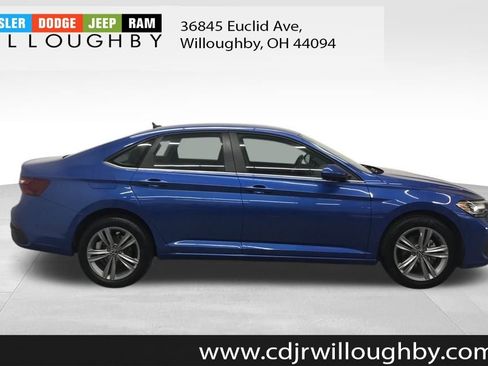 Used 2024 Volkswagen Jetta SE image 4