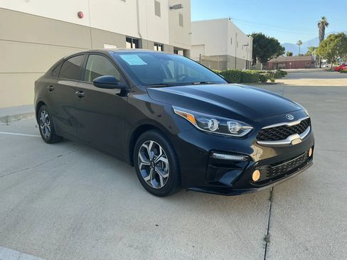 Used 2019 Kia Forte LXS FWD image 3