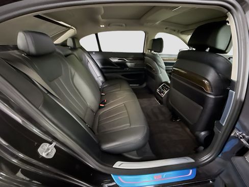 Used 2022 BMW 740i RWD image 27