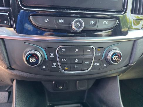 Certified 2023 Chevrolet Traverse LT FWD image 20