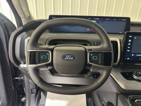 Certified 2025 Ford Expedition Active AWD/4WD image 3