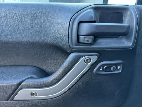 Used 2012 Jeep Wrangler Unlimited Rubicon w/ Dual Top Group image 11