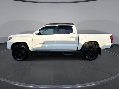 Used 2020 Toyota Tacoma SR5 RWD image 15