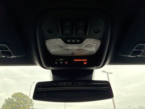 Used 2024 Chevrolet Colorado Z71 w/ Z71 Convenience Package 2 image 20