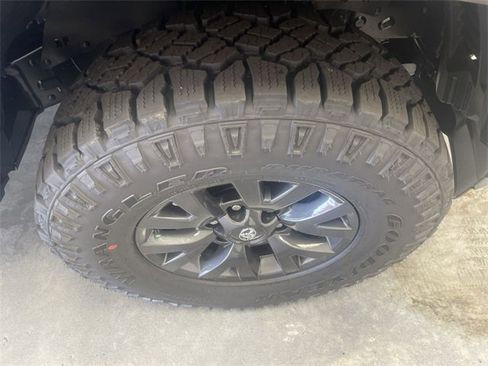 Used 2023 Toyota Tacoma SR5 w/ Technology Package image 11
