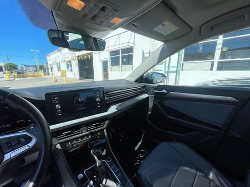 Used 2025 Volkswagen Jetta SE image 35