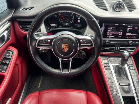 Used 2021 Porsche Macan Turbo AWD/4WD image 17