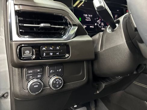 Used 2025 GMC Yukon Elevation w/ Technology Package AWD/4WD image 27