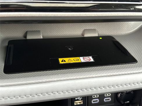 Used 2024 Toyota Highlander XLE image 32