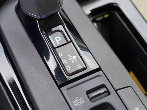 Used 2023 Toyota Prius XLE FWD image 32