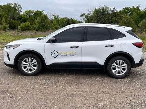 Used 2023 Ford Escape AWD image 2