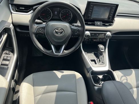 Used 2020 Toyota RAV4 XLE Premium image 7