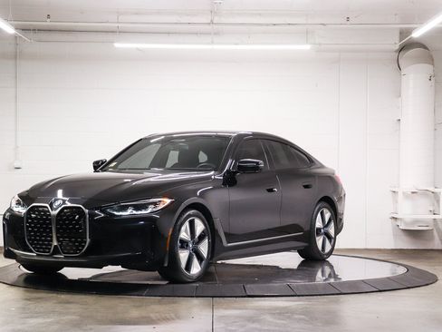 Used 2023 BMW i4 eDrive35 RWD image 3