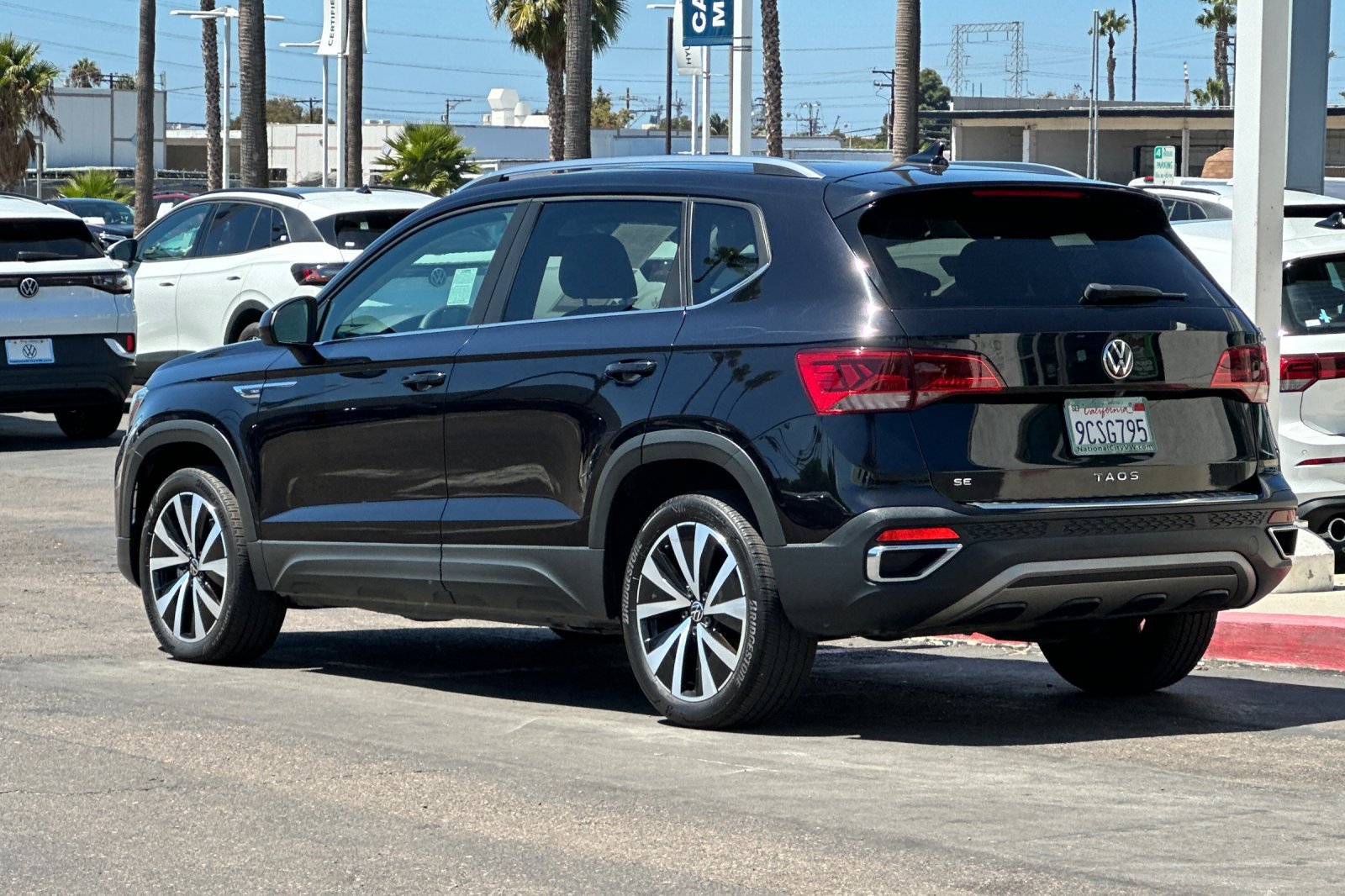 Used 2022 Volkswagen Taos SE FWD image 6