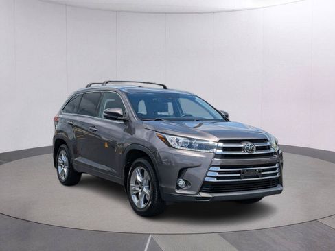 Used 2017 Toyota Highlander Limited AWD/4WD image 7