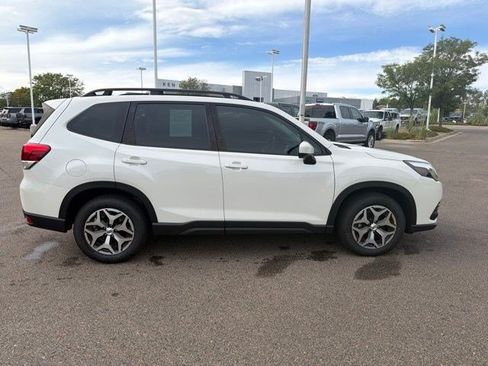Used 2023 Subaru Forester Premium AWD/4WD image 8