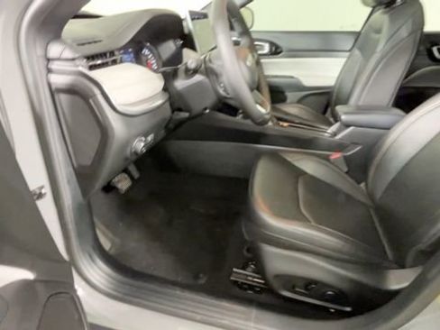 Used 2024 Jeep Compass Limited w/ Sun and Sound Group AWD/4WD image 19