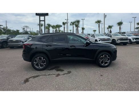 Certified 2025 Chevrolet Trax LT w/ Driver Confidence Package FWD image 9