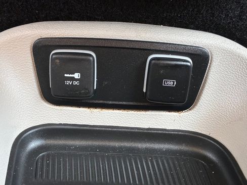 Used 2020 Chrysler Pacifica Touring FWD image 62