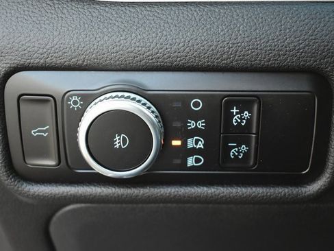 Used 2022 Ford Explorer XLT w/ Equipment Group 202A image 16