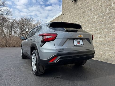 Used 2024 Chevrolet Trax LS w/ Driver Confidence Package FWD image 6