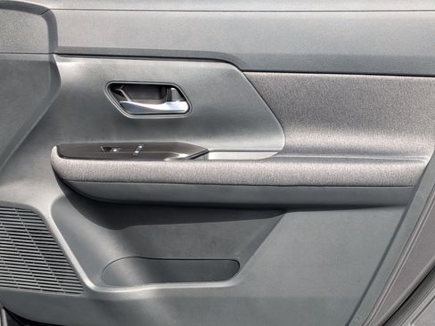 New 2026 Nissan Kicks SV w/ SV Premium Package image 31