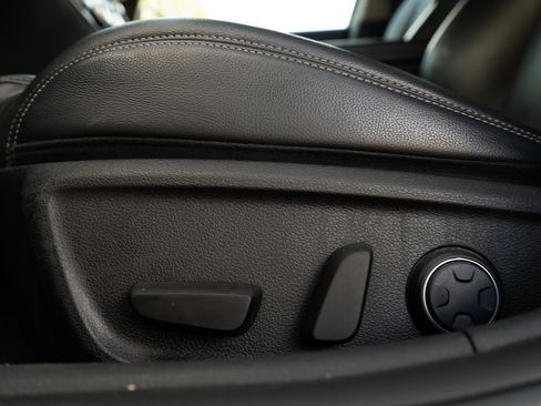 Used 2021 Genesis G70 2.0T image 39