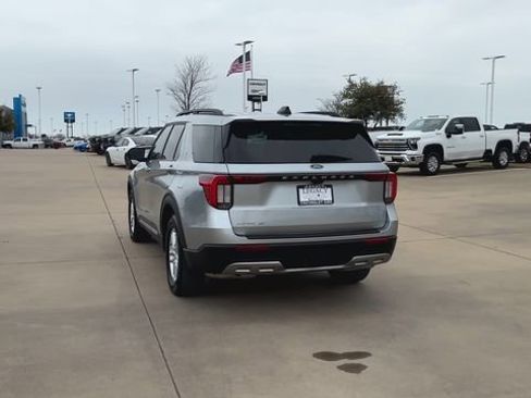Used 2025 Ford Explorer Active w/ Active Comfort Package image 4