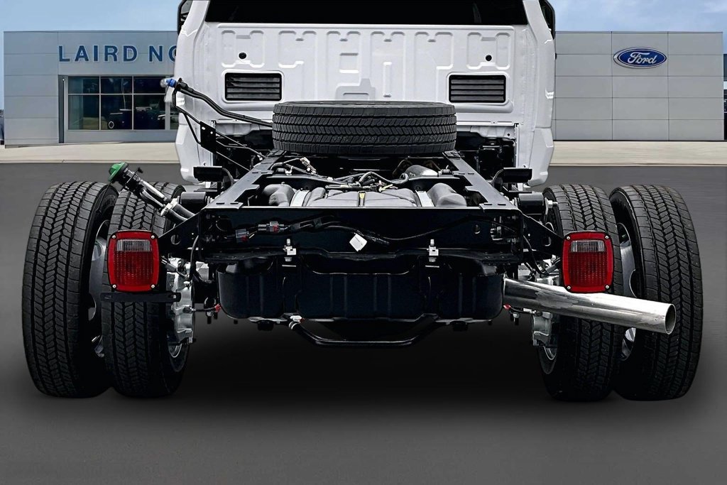 New 2027 Ford F550 4x4 Crew Cab Super Duty w/ XL Chrome Package image 4