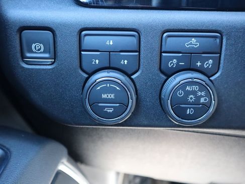 Used 2025 Chevrolet Silverado 2500 LT w/ Convenience Package image 31