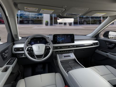 Used 2026 Lincoln Aviator AWD image 9