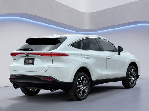 Used 2023 Toyota Venza LE image 6