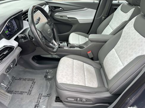 Used 2023 Chevrolet Bolt EUV Premier w/ Sun & Sound Package image 18