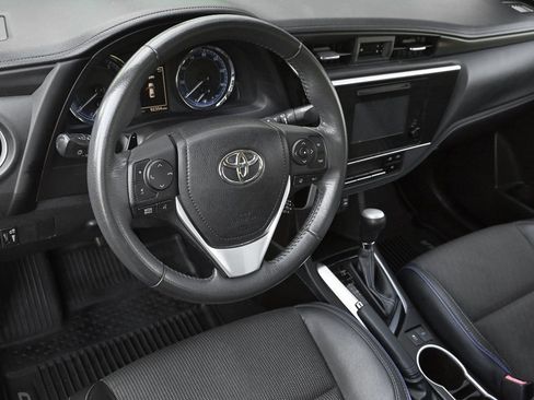 Used 2018 Toyota Corolla SE image 11
