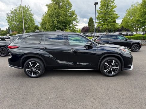 Used 2021 Toyota Highlander XSE AWD/4WD image 9